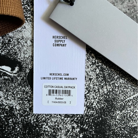 NWT Herschel Daypack - Picture 8 of 8